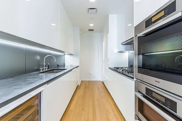 Rented by Chase Global Realty Corp | media 11