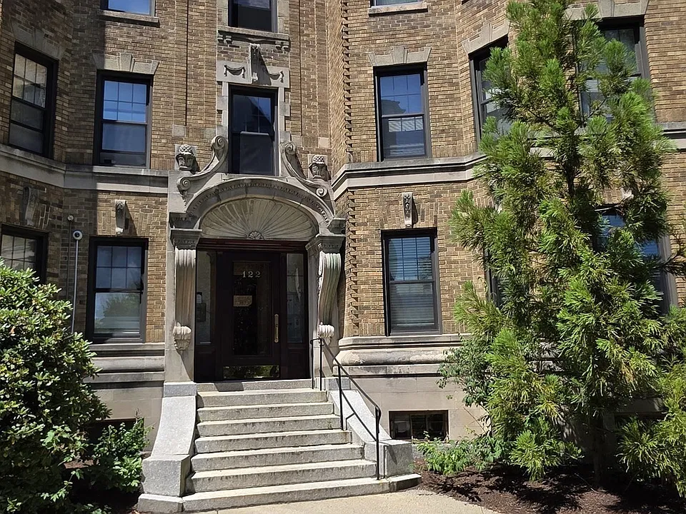 122 Riverway #10