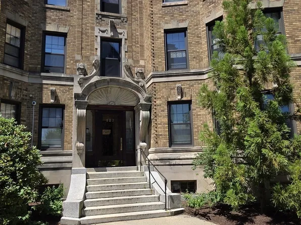122 Riverway APT 10, Boston, MA 02215