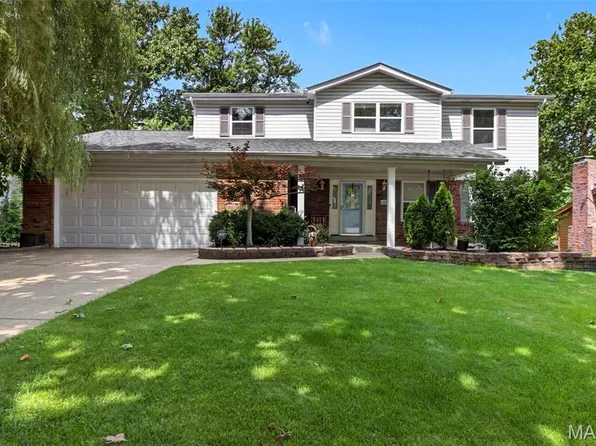 334 Clayton Oaks Dr, Ballwin, MO 63011