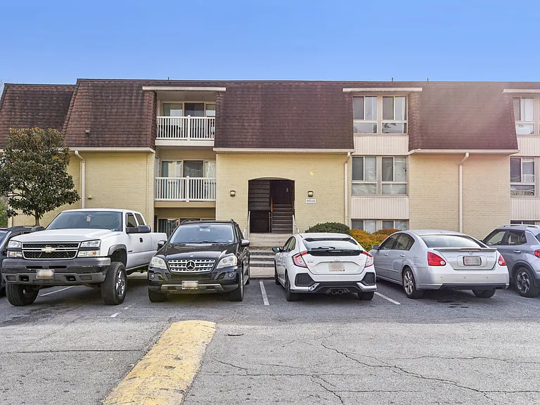 Crestleigh Apartments — Photo 10