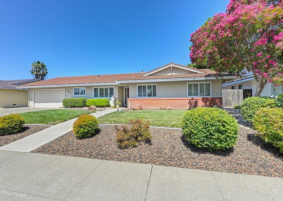 1st image of 8961 Plaza Park Dr