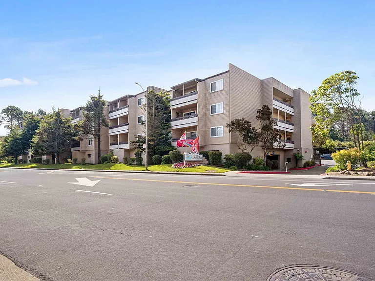 Serra Commons — Photo 10