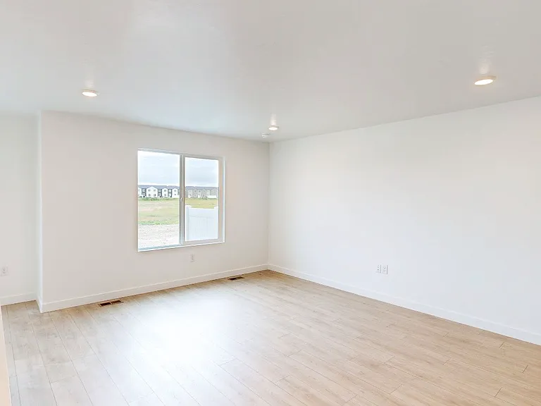 659 N 1850 E — Photo 6