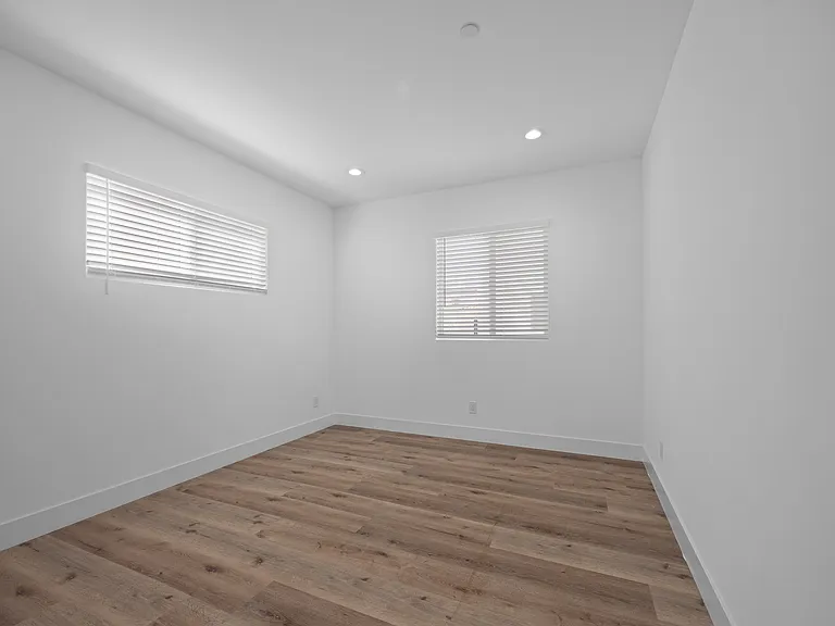 1506 W 206th St — Photo 10