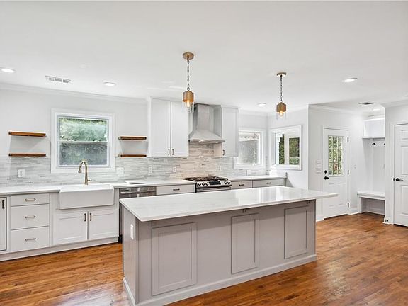 5th image of 1249 Goodwin Rd NE