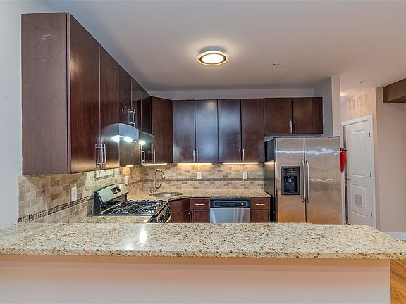 4th image of 148 32nd St #2