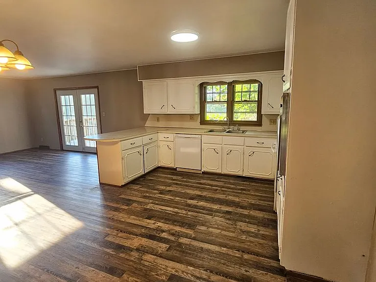 725 W Talmage St — Photo 9