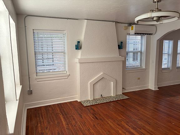 2nd image of 3508 N Robinson Ave APT 4
