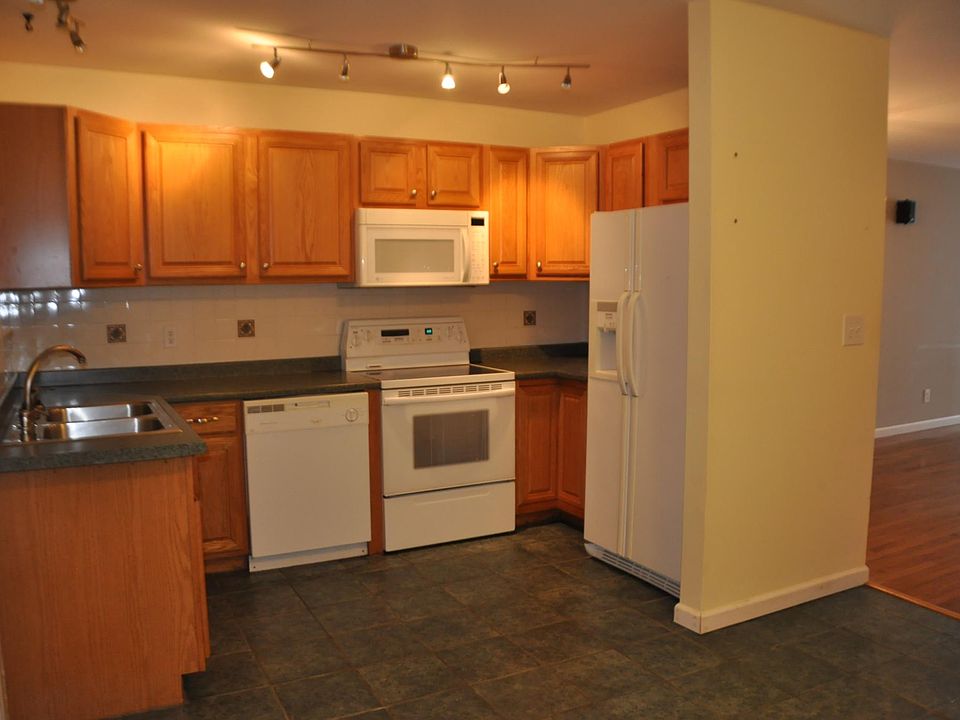 1st image of 769 Sylvan Ave APT 16