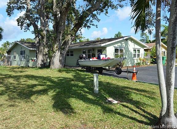2nd image of 2725 SW 46th St