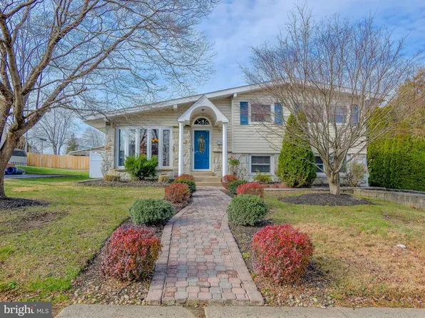 516 Portland Dr, Broomall, PA 19008