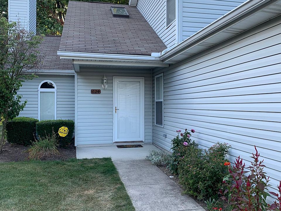 1st image of 624 Hilltop Terrace Dr