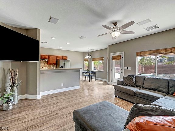 5th image of 8431 Cerritos Ct