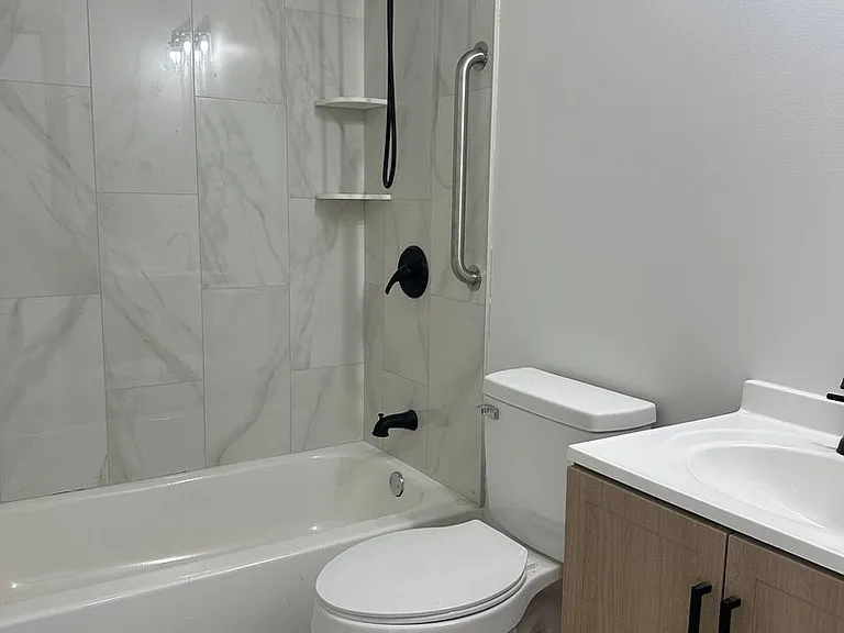 531 Smith St #201 — Photo 4