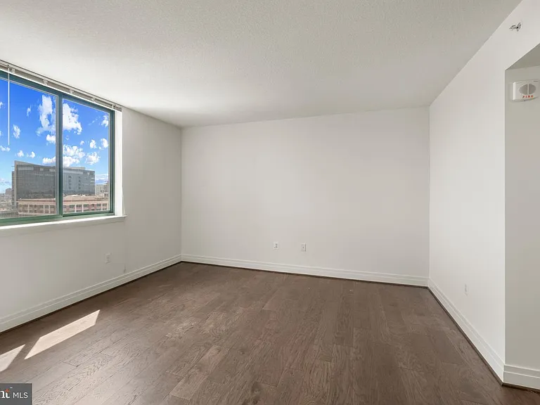 414 Water St #1812 — Photo 17