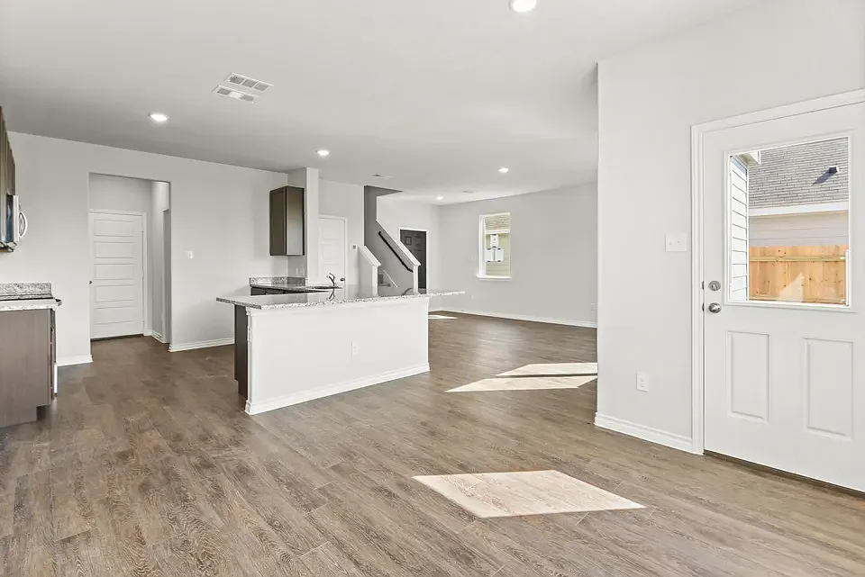 4 bed, 1947 sqft, $2,600 — Photo 3