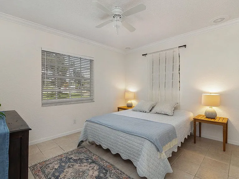 808 Iroquois St — Photo 4
