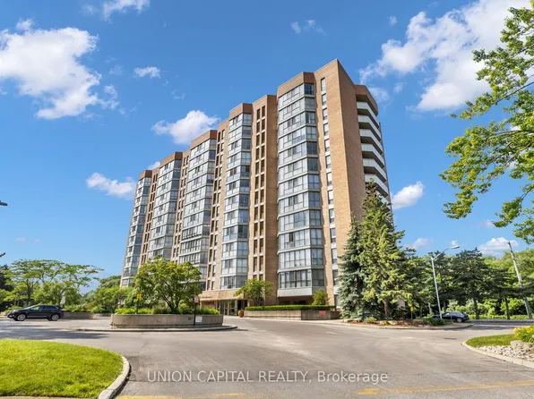 265 Westcourt Pl #502, Waterloo, ON N2L 6E4