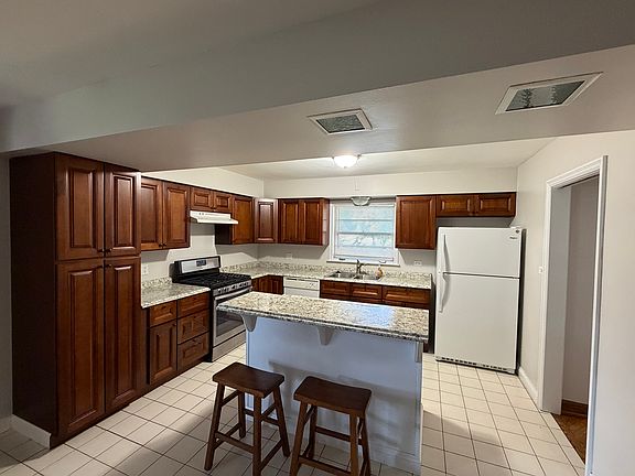 3rd image of 617 Fairview Ave
