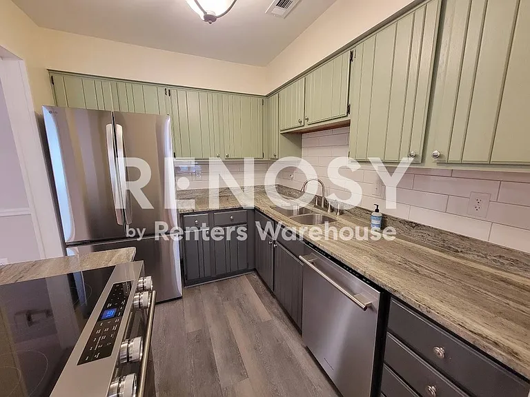 914 Wildwood Square Ct — Photo 8