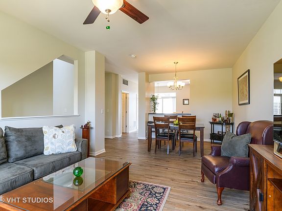 3rd image of 4403 Sawgrass Blvd