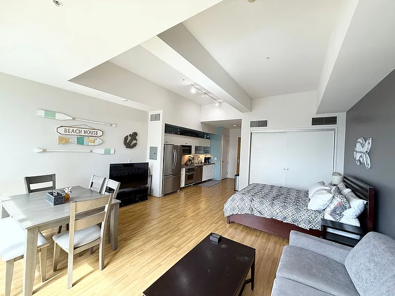 350 W Ash St #806 — Photo 8