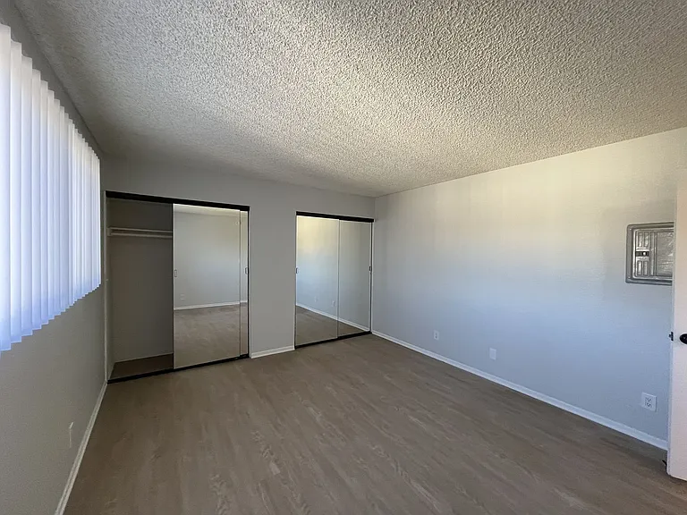 245 South Serrano Ave — Photo 83