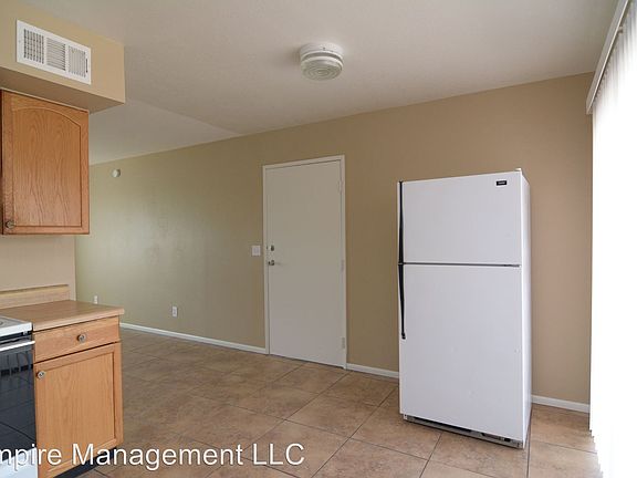 5th image of 2240 W Dakota St APT 4