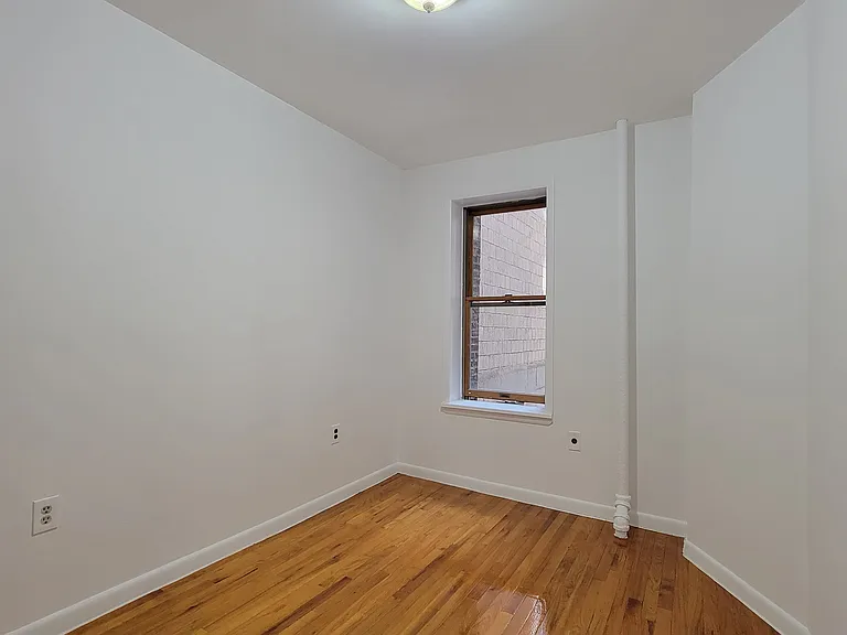 312 W 15th St #1 — Photo 5