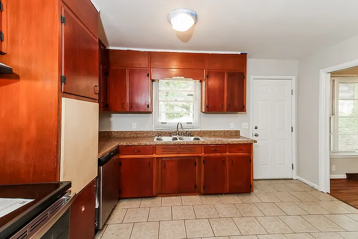 712 Arrow Rd — Photo 4