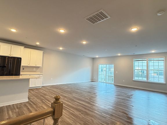 5th image of 5912 Whitehurst Ln #B