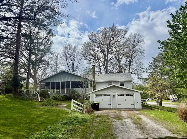 2949 Burgener Ct, Decatur, IL 62521