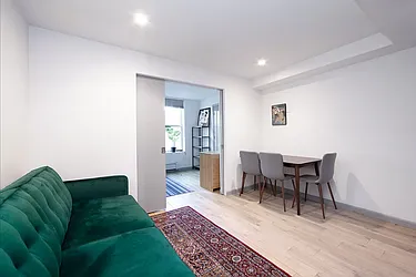 Rented by R New York