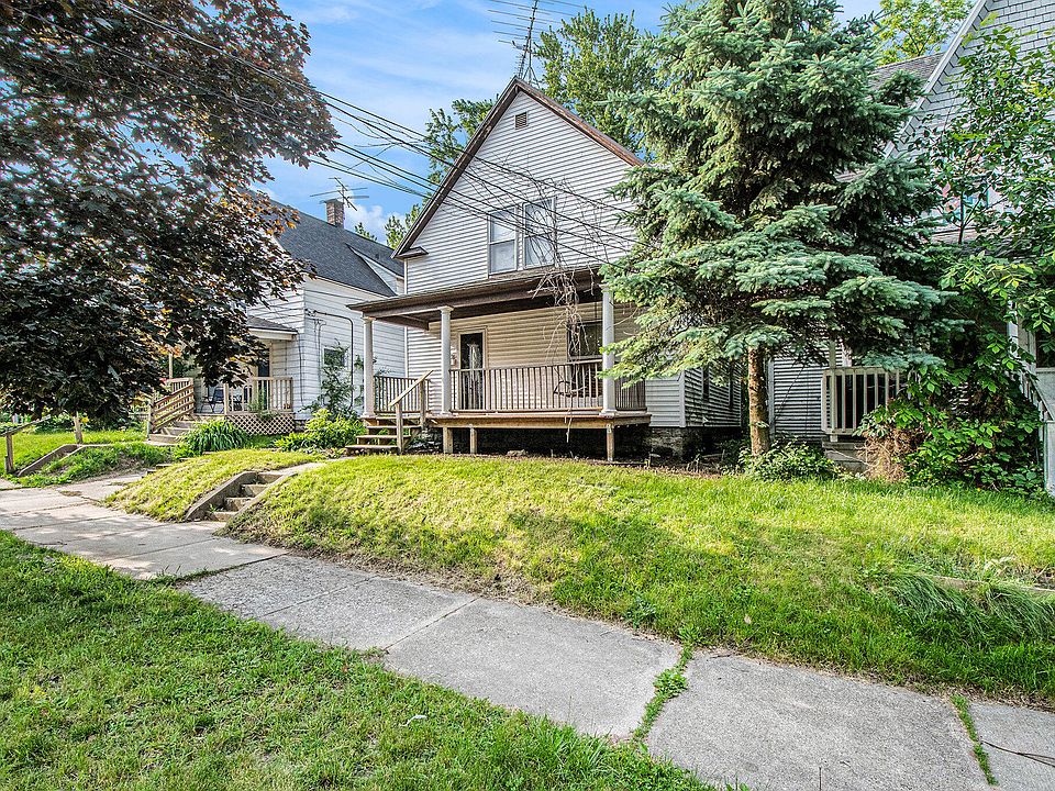 1st image of 114 Dale St NE