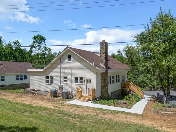 75 Dreamland Park Dr, Fleetwood, PA