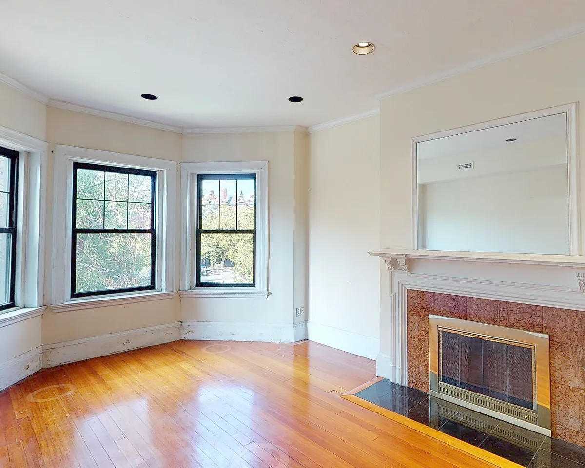 Building Photo - 1689 Beacon St #2