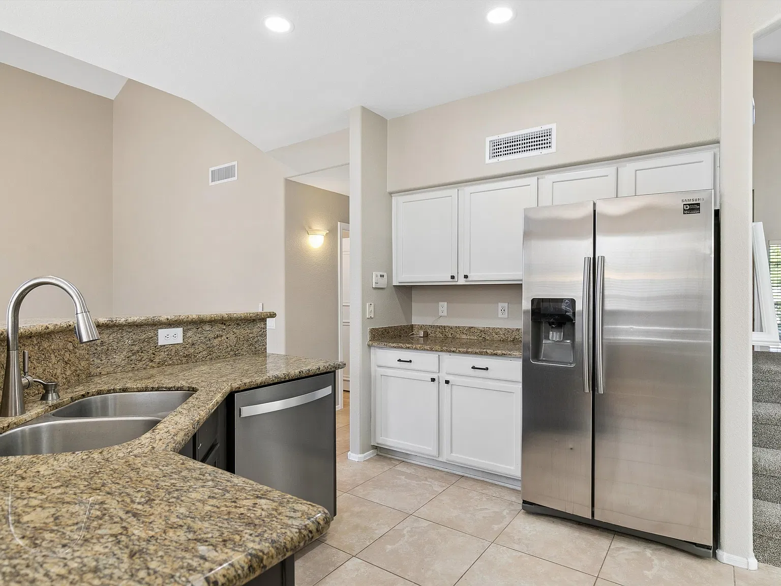 4 bed, 2127 sqft, $3,499 — Photo 3