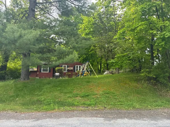 4 Smith Ct, Hyde Park, NY 12538