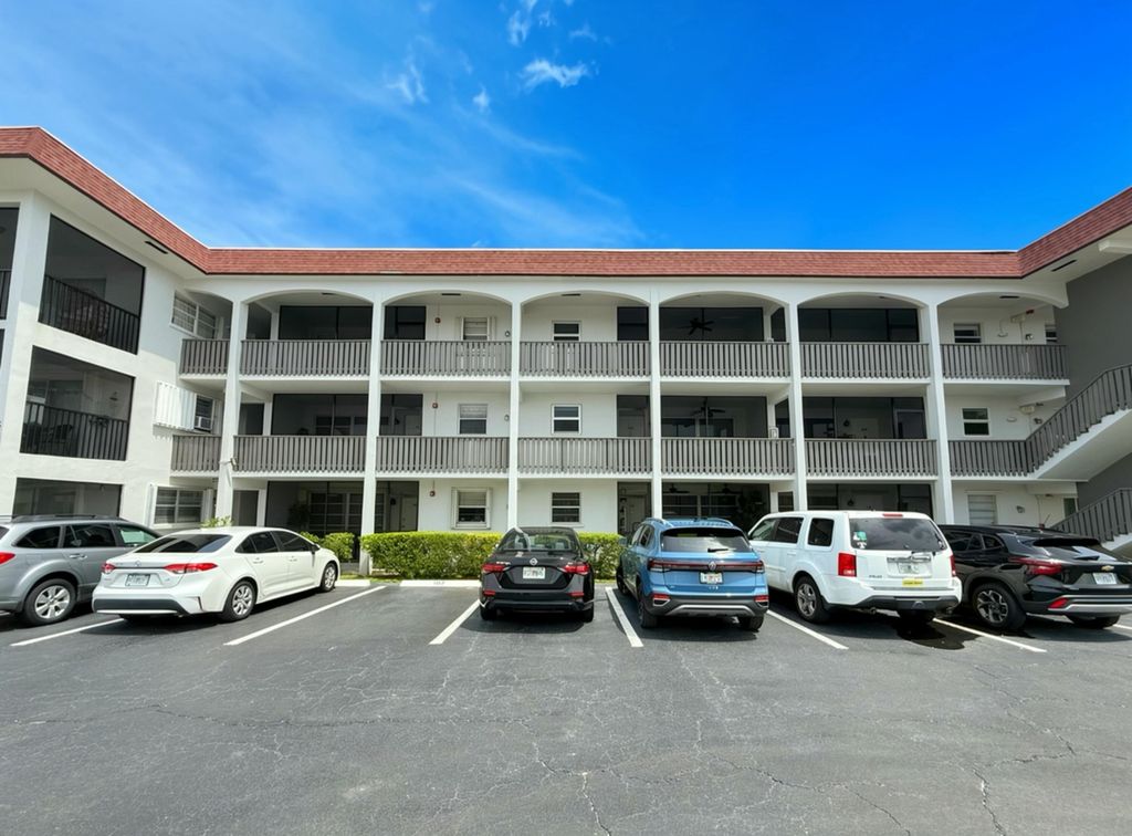 651 Pine Dr APT 208, photo 3