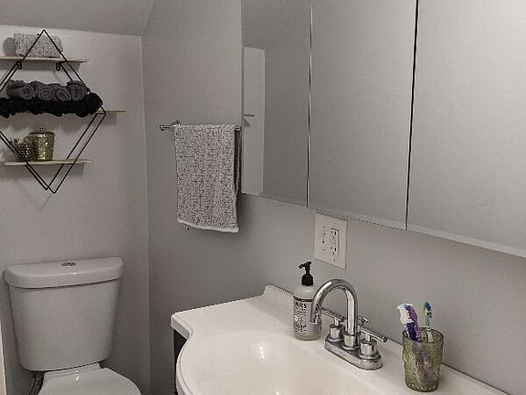 4th image of 21 Rossmore St #1