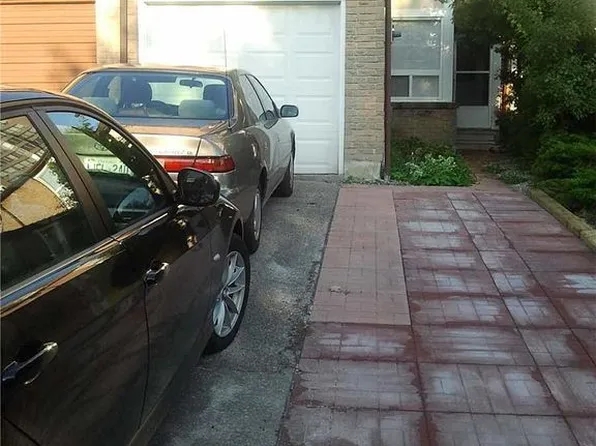 3 Robert Hicks Dr, Toronto, ON M2R 3R1