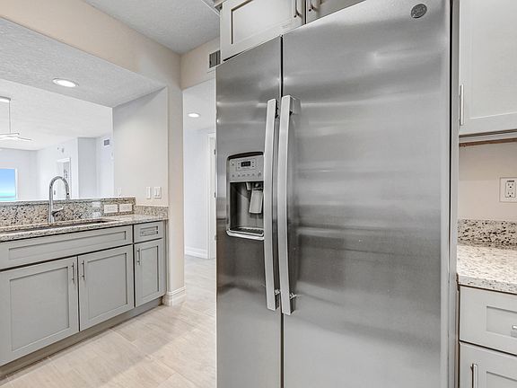 5th image of 1805 Riverside Dr #206