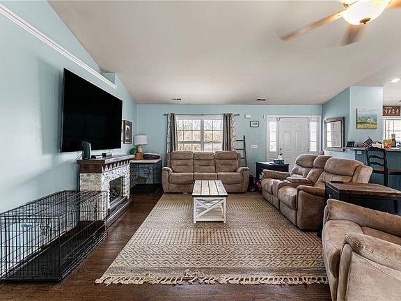 5th image of 10095 Ivor Rd