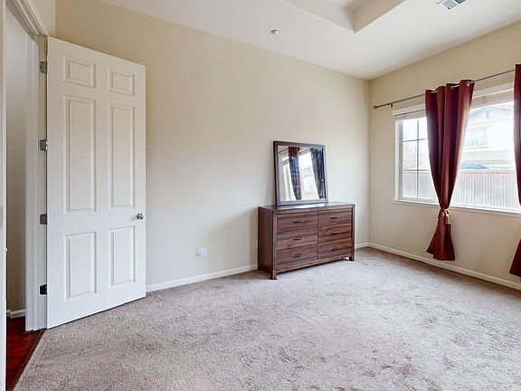 5th image of 661 Ray St