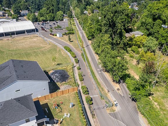 4th image of 13802 SE Courtney Ln