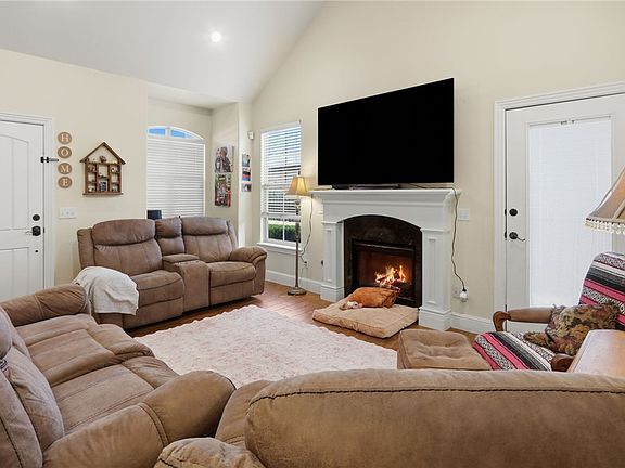 2nd image of 1607 Park St