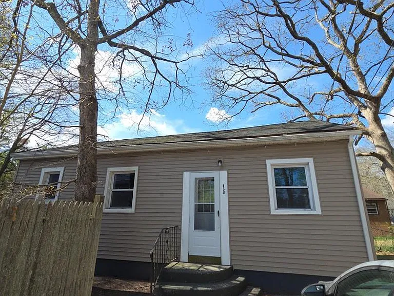16 Chicory St #B — Photo 1