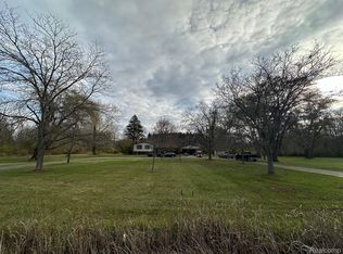 1352 E Cook Rd, Grand Blanc, MI 48439