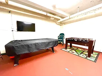 Rented by R New York